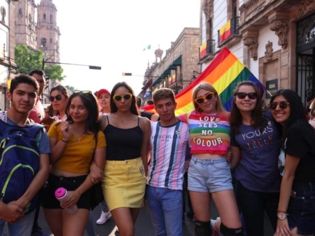 Gobierno de Michoacán Participa en Marcha LGBTTTIQ+